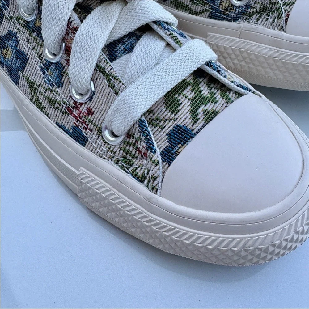 Converse Women's Floral Sneakers - White and Blue - Picture 5 of 16